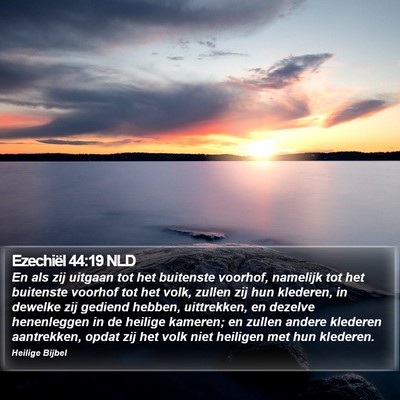 Ezechiël 44:19 NLD Bible Verse Image