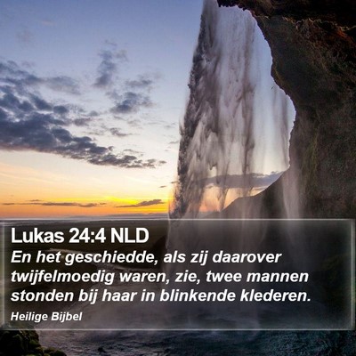 Lukas 24:4 NLD Bible Verse Image