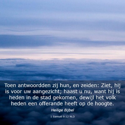 Picture 03 - 1 Samuël 9:12 NLD - Toen antwoordden zij hun, en zeiden: Ziet, hij is - Bible Verse Picture