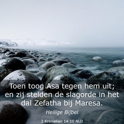 Picture 03 - 2 Kronieken 14:10 NLD - Toen toog Asa tegen hem uit; en zij stelden de - Bible Verse Picture