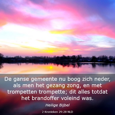 Picture 03 - 2 Kronieken 29:28 NLD - De ganse gemeente nu boog zich neder, als men het - Bible Verse Picture