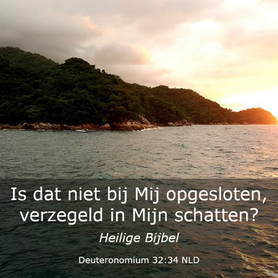 Picture 03 - Deuteronomium 32:34 NLD - Is dat niet bij Mij opgesloten, verzegeld in Mijn - Bible Verse Picture
