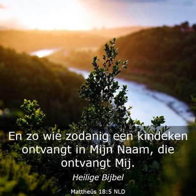 Picture 03 - Mattheüs 18:5 NLD - En zo wie zodanig een kindeken ontvangt in Mijn - Bible Verse Picture