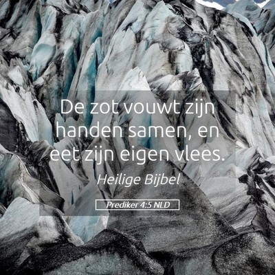 Picture 05 - Prediker 4:5 NLD - De zot vouwt zijn handen samen, en eet zijn eigen - Bible Verse Picture