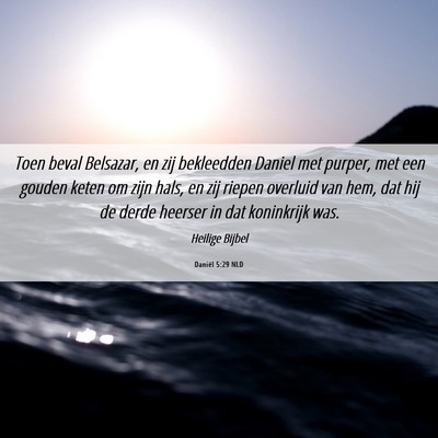 Picture 06 - Daniël 5:29 NLD - Toen beval Belsazar, en zij bekleedden Daniel met - Bible Verse Picture